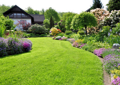 Aushilfsjob – Gartenarbeit im Sommer