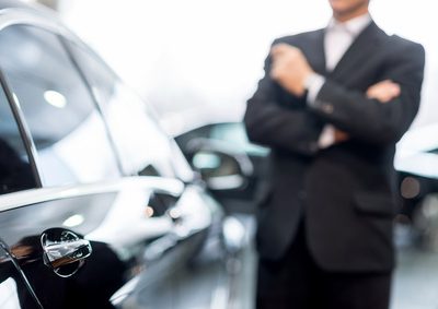 Automobilkaufmann Gehalt: Ausbildung, Lohn und Verdienst
