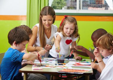 Erzieherin Gehalt: Ausbildung, Lohn und Verdienst