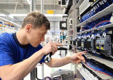Elektroniker für Automatisierungstechnik: Gehalt, Ausbildung, Studium und Perspektiven