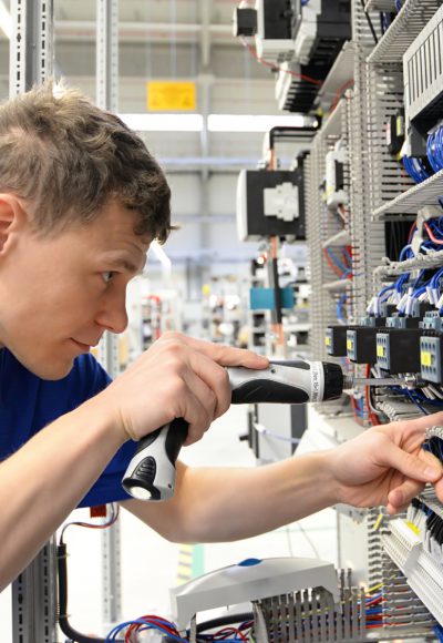 Elektroniker für Automatisierungstechnik: Gehalt, Ausbildung, Studium und Perspektiven