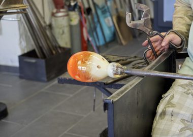 Glasbläser: Gehalt, Ausbildung, Studium und Perspektiven