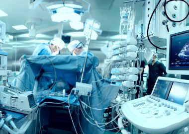 Operationstechnische Assistentin: Gehalt, Ausbildung, Studium und Perspektiven