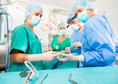 Anästhesietechnische Assistenten: Gehalt, Ausbildung, Studium