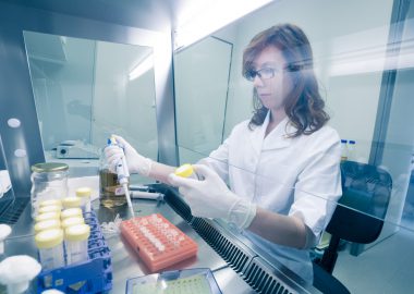 Biologielaborant: Gehalt, Ausbildung, Studium und Perspektiven