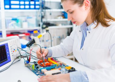 Elektroniker für Betriebstechnik: Gehalt, Ausbildung, Studium und Perspektiven