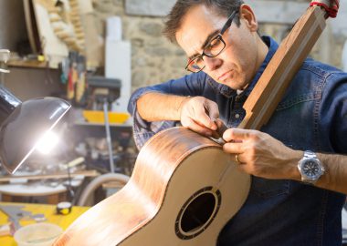 Geigenbauer: Gehalt, Ausbildung, Studium und Perspektiven
