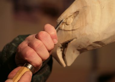 Holzbildhauer: Gehalt, Ausbildung, Studium und Perspektiven