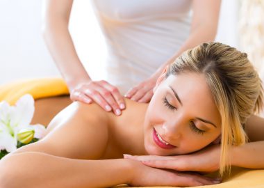 Masseurin: Gehalt, Ausbildung, Studium und Perspektiven