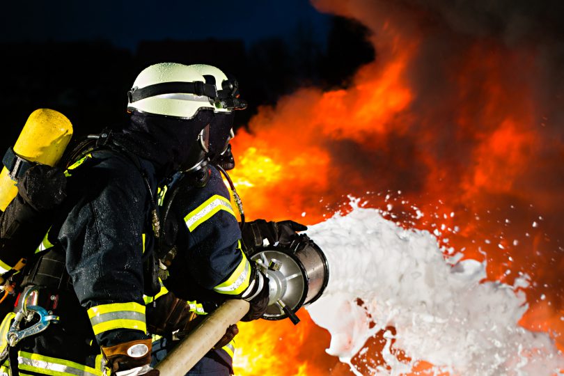 Feuerwehr: Gehalt, Ausbildung & Perspektiven | Heimarbeit.de √
