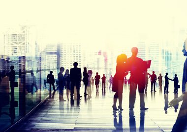 Konferenzübersetzer werden: Gehalt, Ausbildung und Studium