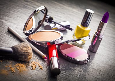 10 Maybelline Produkt-Boxen