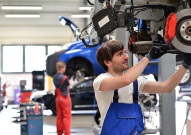 Mechatroniktechniker: Fernstudium, Studium, Gehalt & Perspektiven