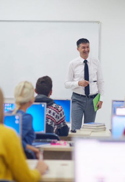 Quereinsteiger Lehrer: Gehalt, Ausbildung, Studium und Perspektive!