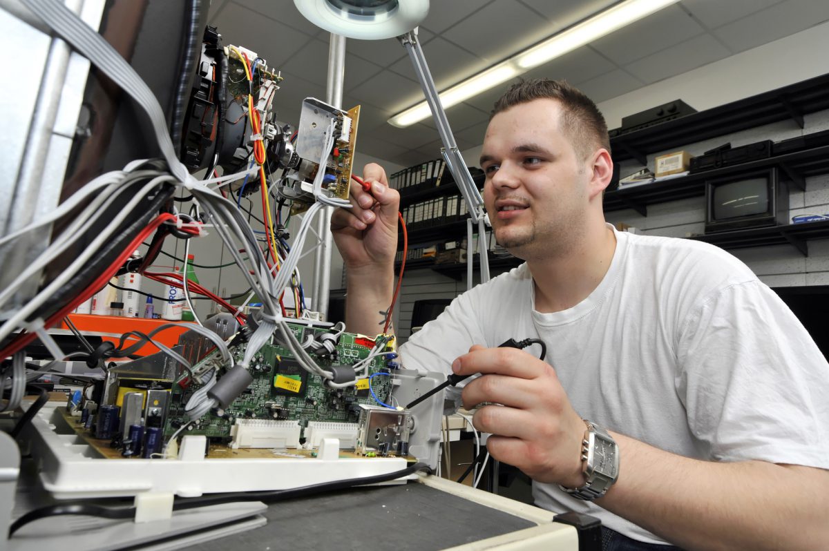 Fernsehtechniker Gehalt, Ausbildung, Studium und