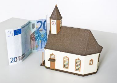 Kirchensteuer aufheben: So geht es richtig!
