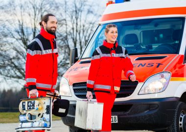 Notarzt: Gehalt, Ausbildung und Studium