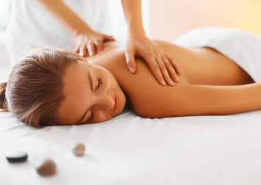 Massage Ausbildung: Gehalt, Fernstudium, Studium & Perspektive