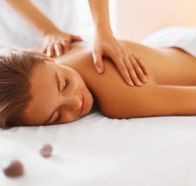 Massage Ausbildung: Gehalt, Fernstudium, Studium & Perspektive