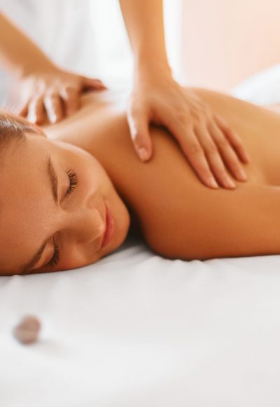 Massage Ausbildung: Gehalt, Fernstudium, Studium & Perspektive