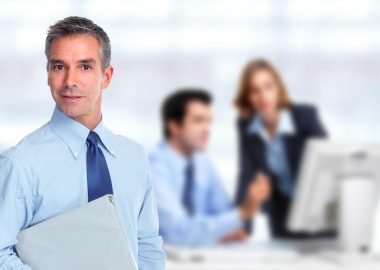Versicherungsfachwirt: Gehalt, Ausbildung, Fernstudium, Studium & Perspektive