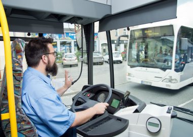 Fachkraft im Fahrbetrieb: Ausbildung – Gehalt – Studium – Perspektive