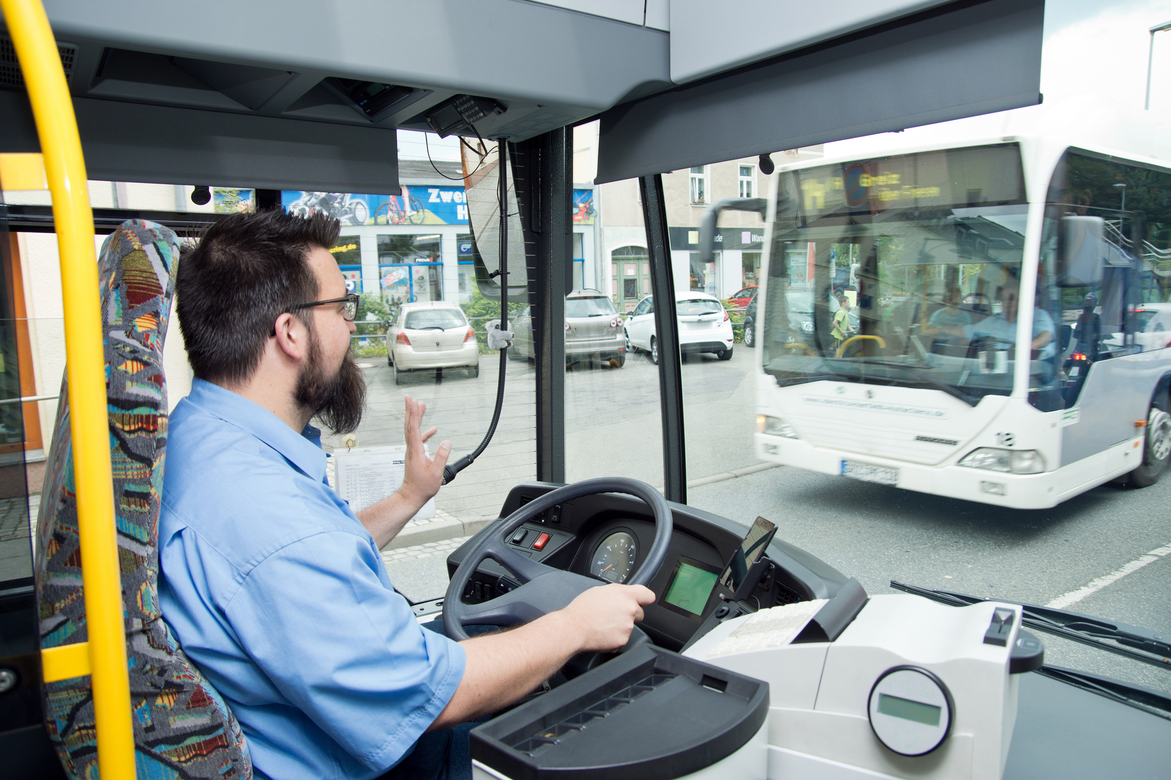 Fachkraft im Fahrbetrieb Ausbildung Gehalt Studium