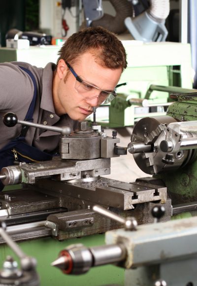 Feinwerkmechaniker: Ausbildung ● Gehalt ● Studium ● Perspektive