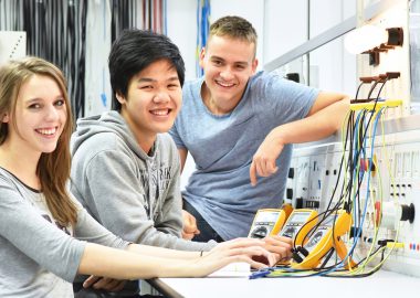 Elektroniker: Ausbildung ● Gehalt ● Studium ● Perspektive
