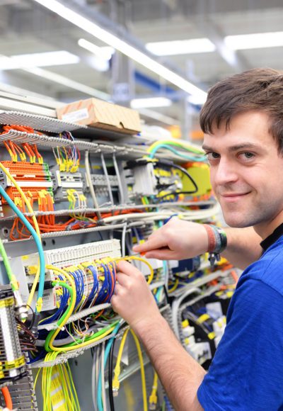 Elektroniker für Betriebstechnik: Ausbildung ● Gehalt ● Studium ● Perspektive