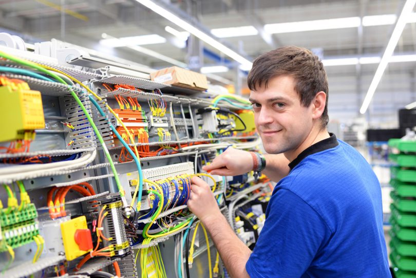 Elektroniker für Betriebstechnik Ausbildung Gehalt Studium Perspektive Heimarbeit.de √