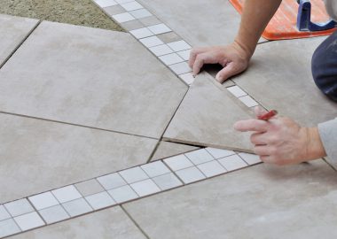 Fliesen-, Platten- und Mosaikleger: Ausbildung, Gehalt, Studium, Perspektive