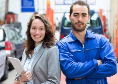 Karosserie- und Fahrzeugmechaniker: Ausbildung, Gehalt, Studium und Perspektive