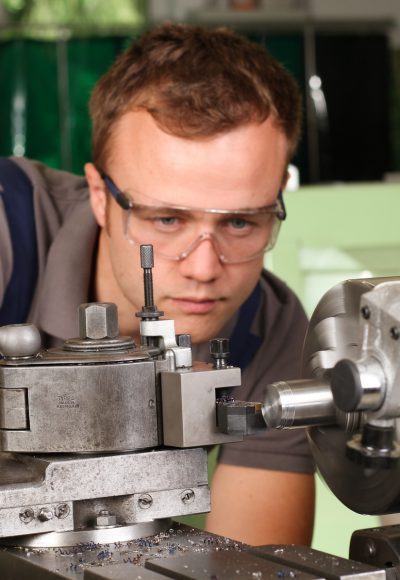 Verfahrensmechaniker/in in der Hütten- und Halbzeugindustrie: Ausbildung, Gehalt und Perspektive