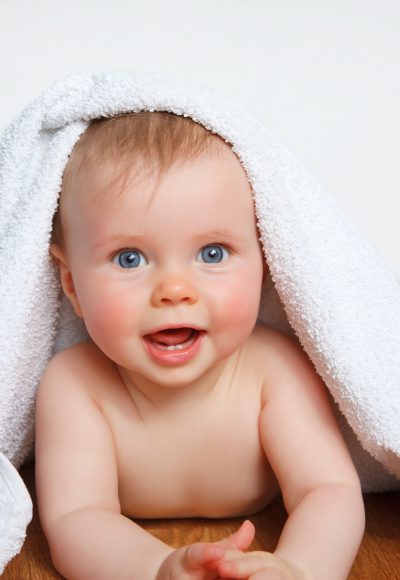 Ist der Moro Reflex beim Baby bedenklich?
