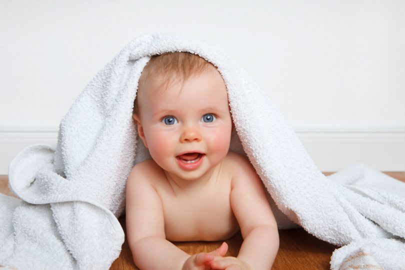 Ist der Moro Reflex beim Baby bedenklich?