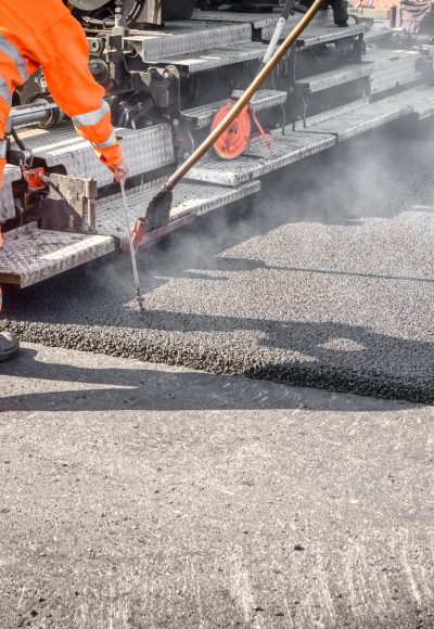 Berlin schau‘ her: Japans Straßenbauer stopfen Krater in wenigen Tagen