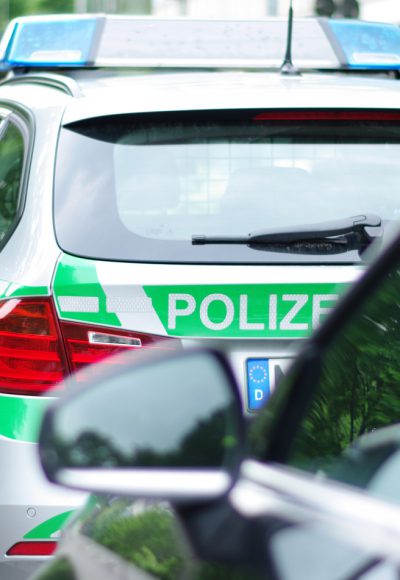 Unglaublich: Polizisten verewigen sich im verloren geglaubten Poesiealbum