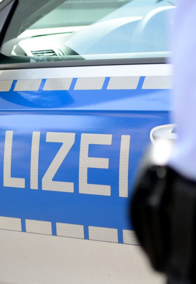 Ermittlung wegen Folter: Paar sperrt Kind stundenlang auf Balkon aus