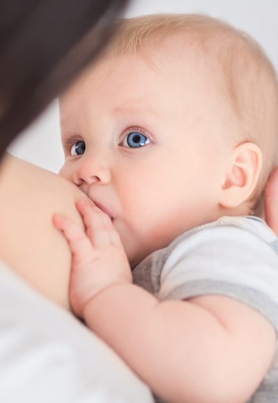 Mutter stillt 7-Jährige und kommt vor Gericht: Wie lange ist normal?