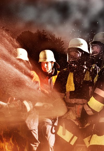 Unglaubliches Schicksal: Feuerwehrmann adoptiert Neugeborenes
