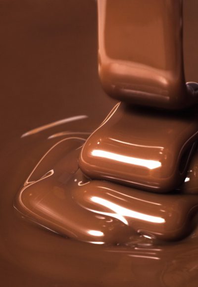 Junge Mutter stirbt in flüssiger Schokolade