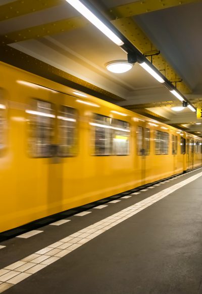 Kind in Tür eingeklemmt: U-Bahn fährt trotzdem los
