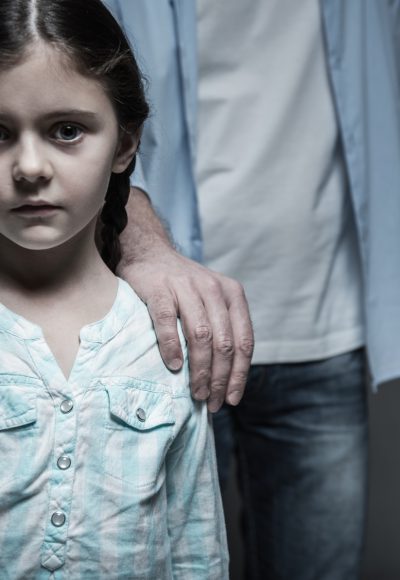 Stiefvater prügelt Mädchen mehrmals bewusstlos: Mutter unbeeindruckt