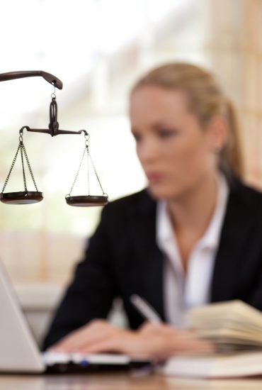Arbeitsrecht: Die hartnäckigsten Irrtümer und was tatsächlich gilt!