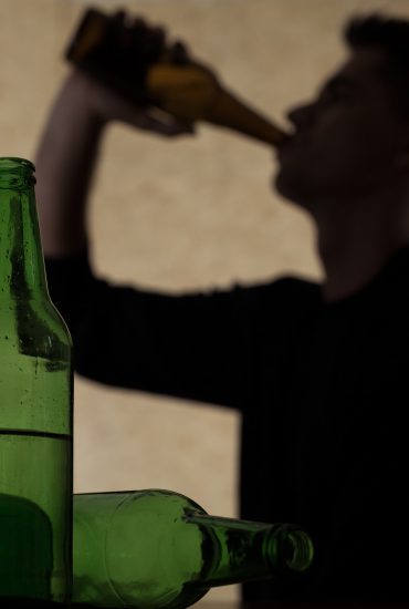 Ihr Mann machte ihn betrunken: Lehrerin verführte Schüler