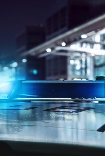 Jugendlicher sticht mit Glasflasche mehrmals auf Jungen ein