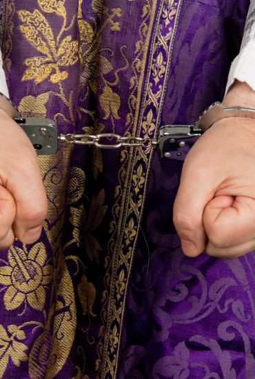 24 Opfer: Nonne unterstützt Missbrauch durch Priester?