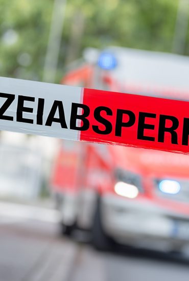 Frau will Ehemann beim Ausparken helfen und stirbt