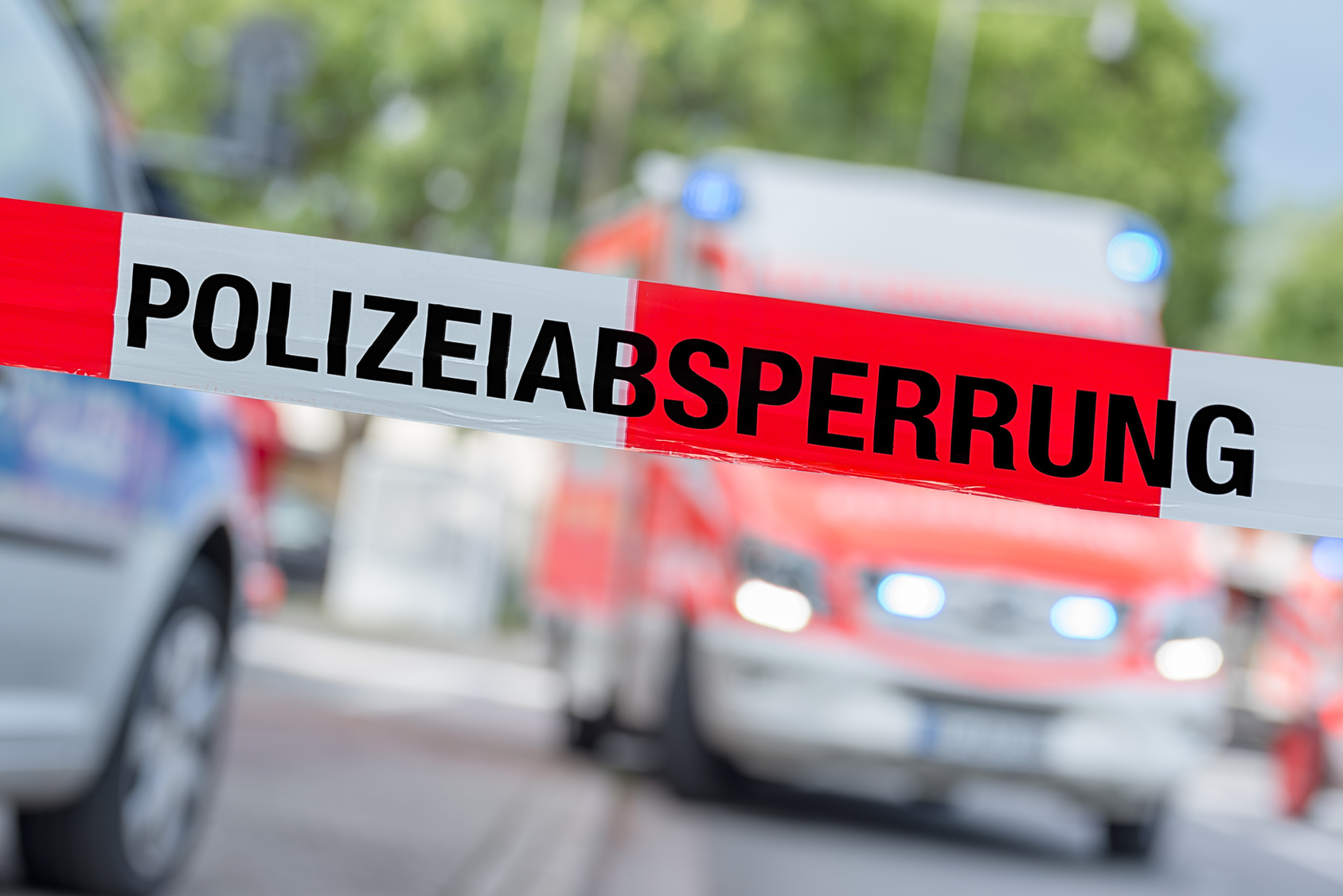 Frau will Ehemann beim Ausparken helfen und stirbt